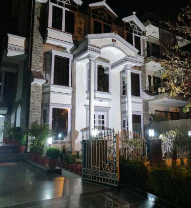 DLF City Hotel | Hotel Windsor Castle Cyber City