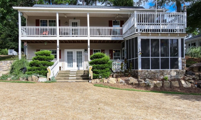 Leesburg House | House #14 Pelican Sunrise (no pets) Lake View