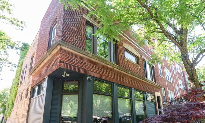 Magnolia Glen Bed & Breakfast | House 5863 - Chicago Bed and Breakfast