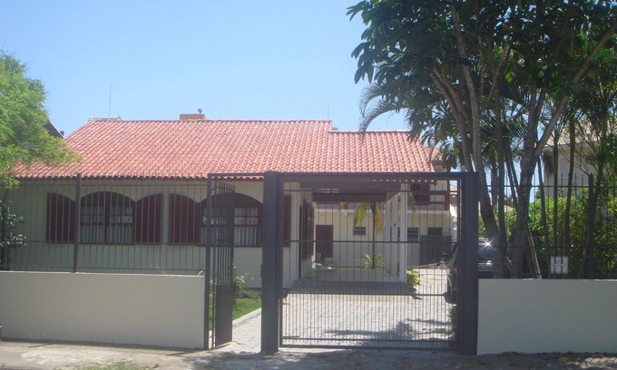 Ingleses Centro House | House and apartment with pool and air conditioning 50 m from the beach - 6 bedrooms and 1 suite