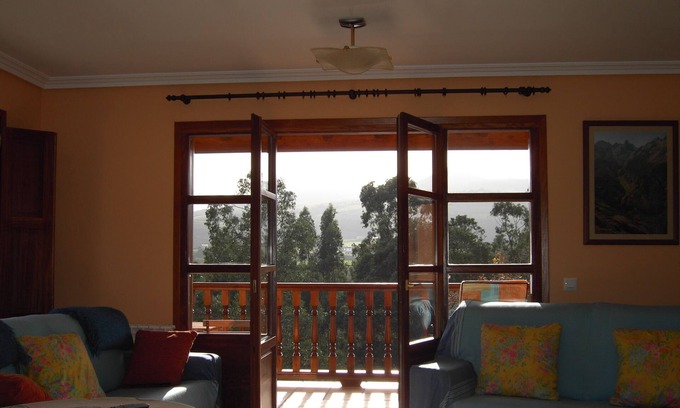 Ribadedeva House | House-apts La Arboleda 12 + 4 pax/3,5 Km. beach La Franca, near Europa peaks