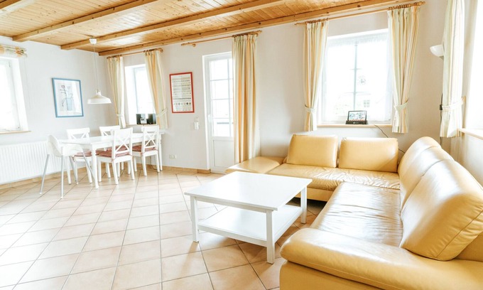 Niederberndorf Apartment | House at the playground - sheep