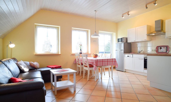 Niederberndorf Apartment | House at the playground - Strauss