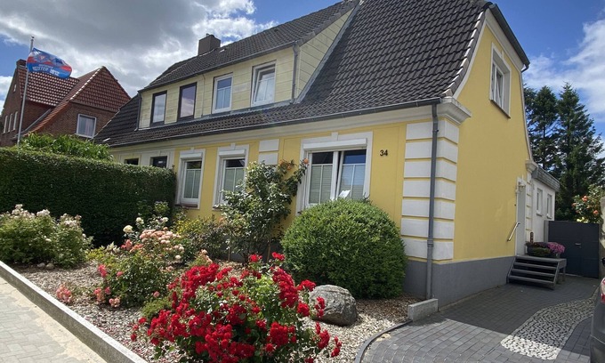 Schleswig House | House between the seas in Schleswig, quiet and central, large garden