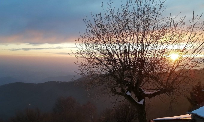 Brunate Apartment | House built in 1900 a few steps from the funicular and from the town center.