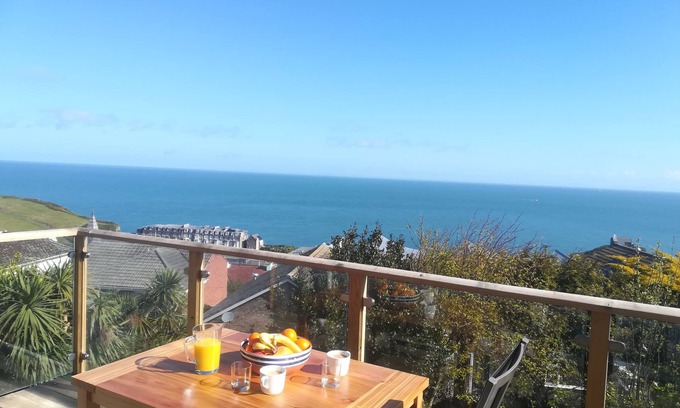Hele House | House by the sea for up to 8, with stunning sea views