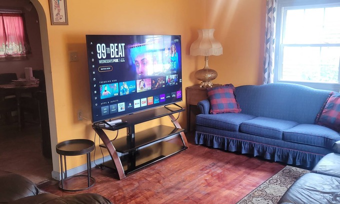Aliquippa Apartment | House can sleep 8 or more people