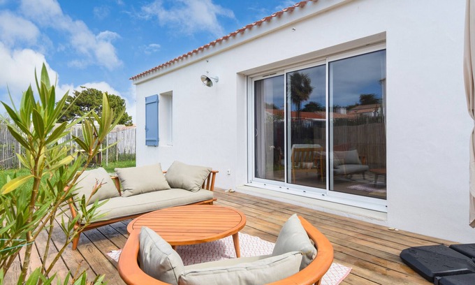 Barbatre Ski Chalet | House for 4 - garden - 600m from the beach