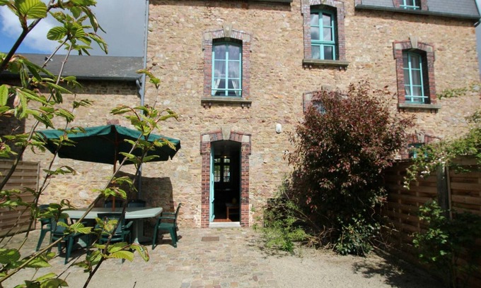 Periers Cottage | House for 5, Périers, Pets allowed, Internet