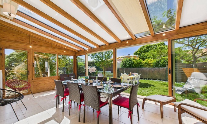 Longeville-sur-Mer Ski Chalet | House for 8 - 5min from the beach - garden & veranda