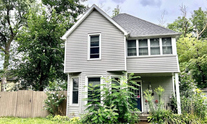 Niagara Falls House | House for rent minutes from the falls, white walker walk andmore attractions