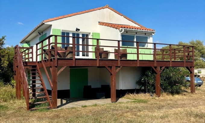 Bourcefranc-le-Chapus House | House in the heart of the oyster farm