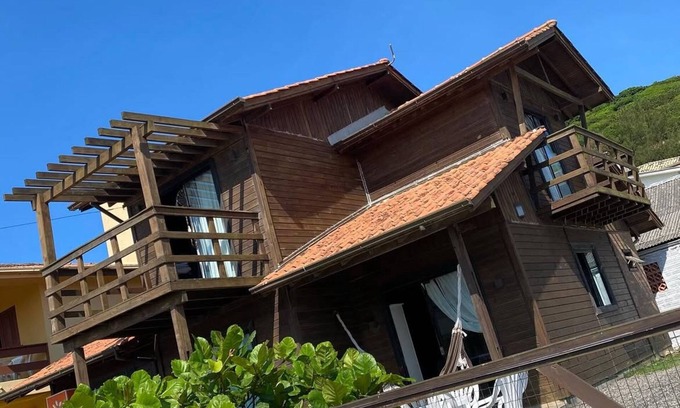 Itapiruba House | House in Itapirubá SC, 50 m from the sea with sea view.