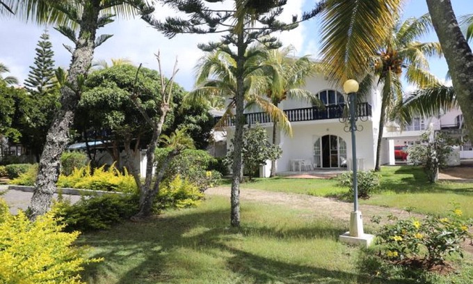 Grand-Baie House | House in residence, quiet, collective swimming pool, 1.8 km from the beach