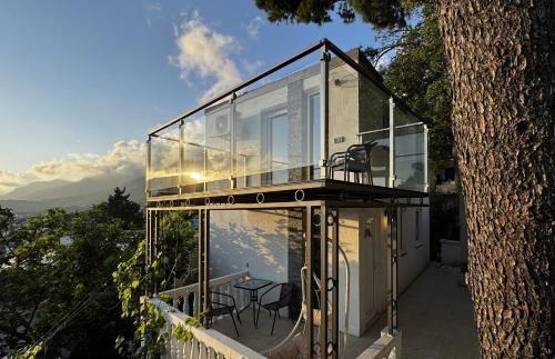 Sutomore House | House in the pines