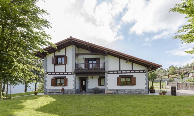 Dima House | House in the valley of Arratia. Near Bilbao, San Sebastian, Vitoria and Pamplona.