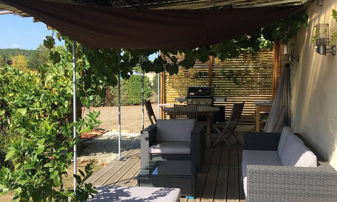 Varzy House | House in the village center with heated pool and large glass roof