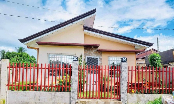 Daet House | House of David-comfortable stay 10 min to the beach.