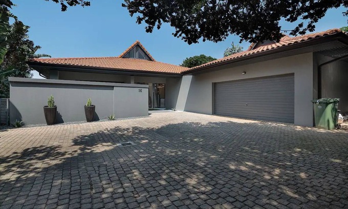 Port Zimbali House | House of Tranquility: Ocean views, family-friendly