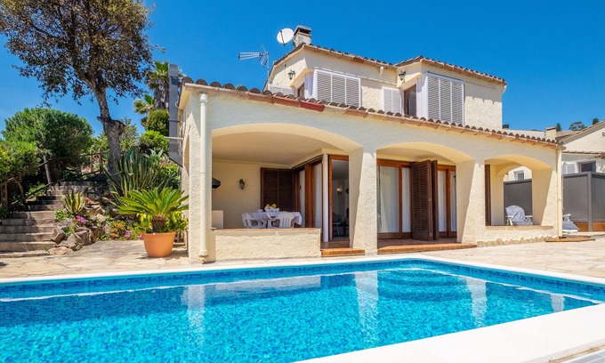 Tossa de Mar Villa | House on the beach with sea view