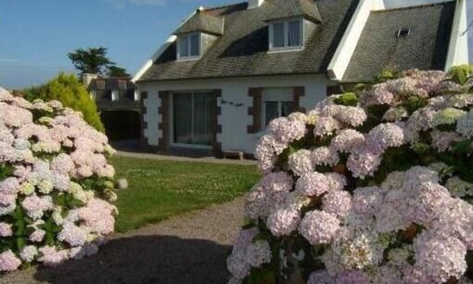 Pleumeur-Bodou House | HOUSE SEASIDE GREAT ISLAND NEAR COAST OF PINK GRANITE