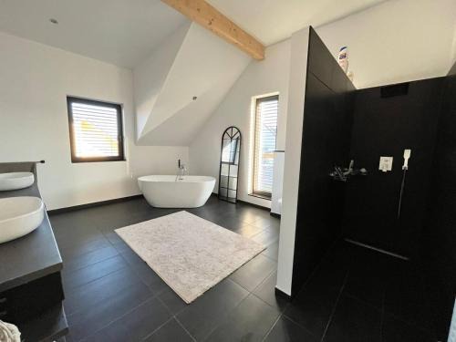 Berdorf Villa | House - Sleeps 8 - Pets Ok - Garden - Parking