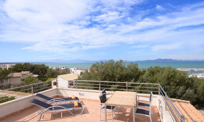 Urbanizacion Mont Ferrutx Villa | House special for families and friends to 100 mt. of the sea.