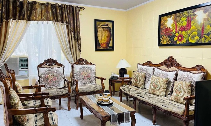Olongapo House | House w/ 3 Bedrooms And 3 Baths - Free Parking.