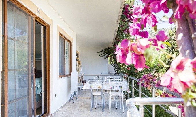 Palamutbuku Apartment | House w Balcony and Garden 5 min to Beach in Datca