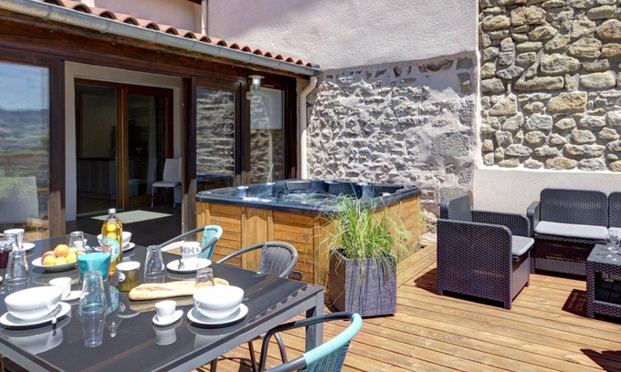 Cellieu Cottage | House with 3 bedrooms, hammam, sauna and jacuzzi in Cellieu