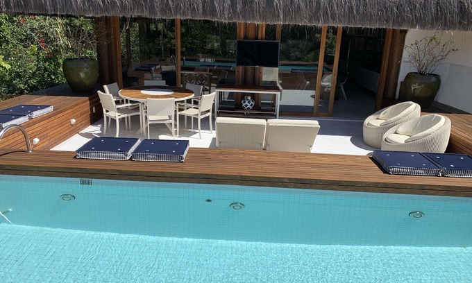Praia do Forte House | House with 3 suites, beds for up to 8 people finely decorated and fully equipped.