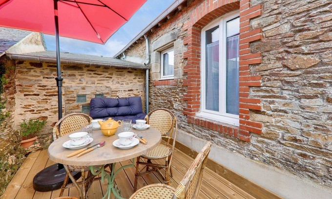 Sarzeau Ski Chalet | House with a courtyard for 4 in the village of Sarzeau