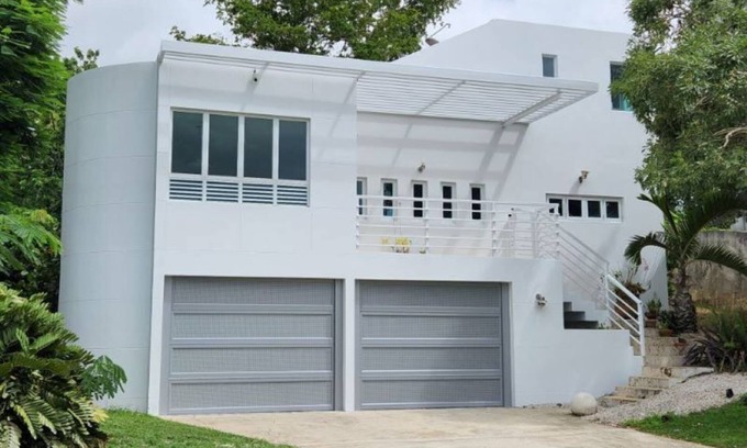 Miradero House | House with amazing architecture with private pool and full A/C.