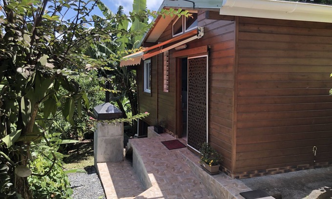 Bouillante House | House with garden, 2 bungalows
