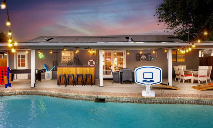 Lackland Terrace House | house with pool, Hot Tub and games located in central San Antonio