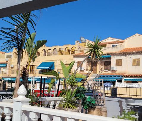 La Siesta House | House with roof terrace