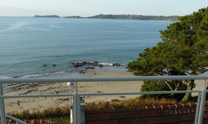 Tredrez-Locquemeau House | House with sea view for 6, fireplace and 340 steps from the sand