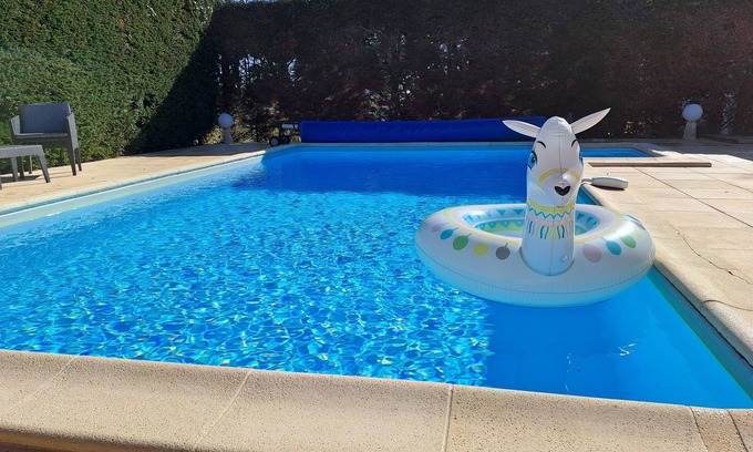 Bergerac House | House with swimming pool (heated), garden and spa (inflatable).