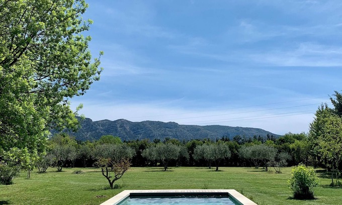 Robion House | House with swimming pool and breathtaking views of the Luberon