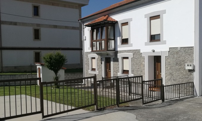 Pedrena House | House with terrace garden