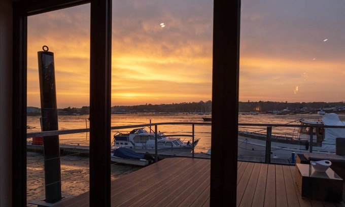 Bembridge Boat Rental | HOUSEBOAT ELEUTHERA