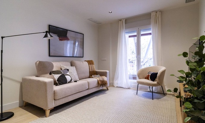 Nueva Espana Apartment | Housing Castellana V by Sharing Co