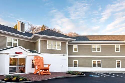 Wollaston Hotel | Howard Johnson by Wyndham Quincy/ Boston