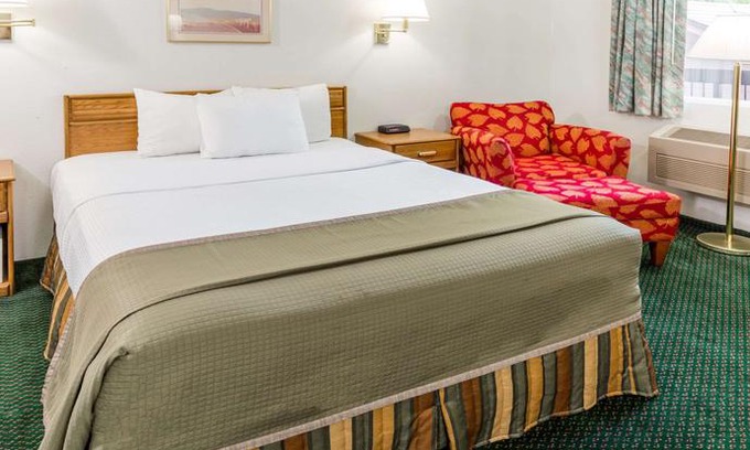 Roseburg Hotel | Howard Johnson by Wyndham Roseburg