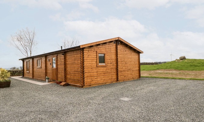 Kendal Cottage | HOWGILLS RETREAT, pet friendly, with open fire in Kirkby Lonsdale