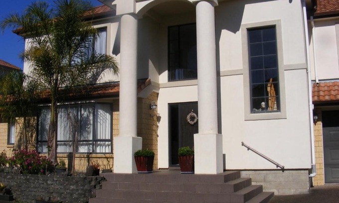 Somerville Villa | HOWICK LUXURY LARGE HOME