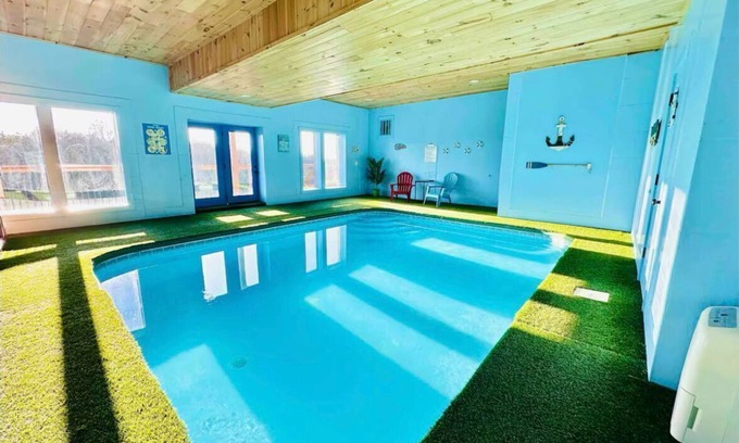 Sevierville Cabin | HtdPool, Arcades, Jacuzzi, ClosetoAction, Kingbeds Sleeps 14 guests