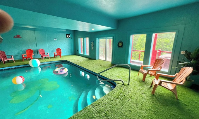 Sevierville Cabin | HtdPool, Arcades, Jacuzzi, ClosetoAction, Kingbeds Sleeps up to 14 guests