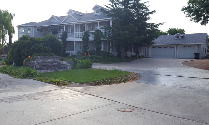 Kingman Apartment | Hualapai Manor Historic Route 66