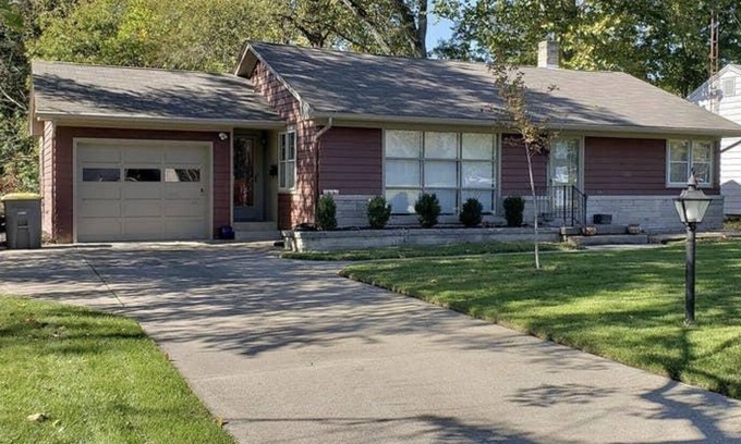 West Lafayette House | Huddle, Cuddle, and Boiler Up - Steps from Purdue Campus